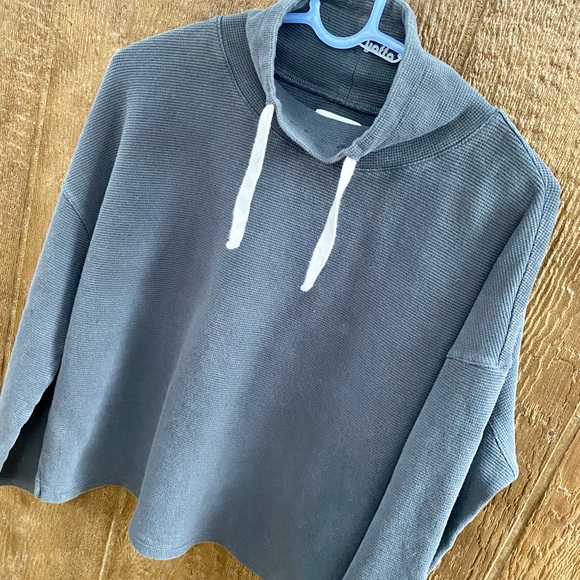 Universal Thread from Target Mock Turtleneck Waffle Sweatshirt Size Medium - Picture 3 of 7